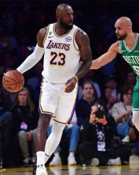 kaiyun-湖人奇葩阵容付出代价，1胜2负反映出三问题，雷迪克真该下课|里弗斯|詹姆斯|东契奇|快船|洛杉矶快船队_新浪体育_新浪新闻