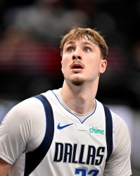 独行侠客战猛龙 弗拉格&amp;德怀特·鲍威尔&amp;巴格利可以出战比赛