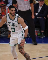 开云App-塔图姆谈出场时间：我当然可以打得更久 但我明白要以大局为重